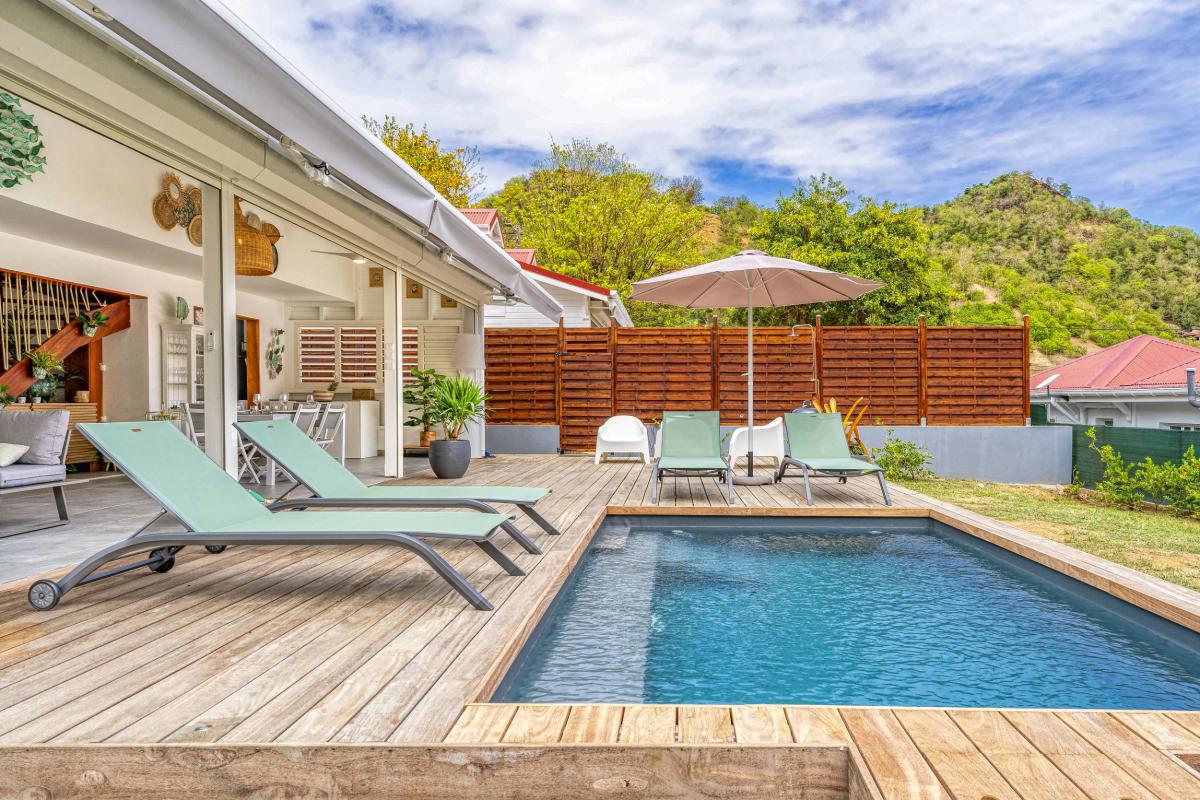 30.A louer villa avec piscine et Terre de haut Les Saintes